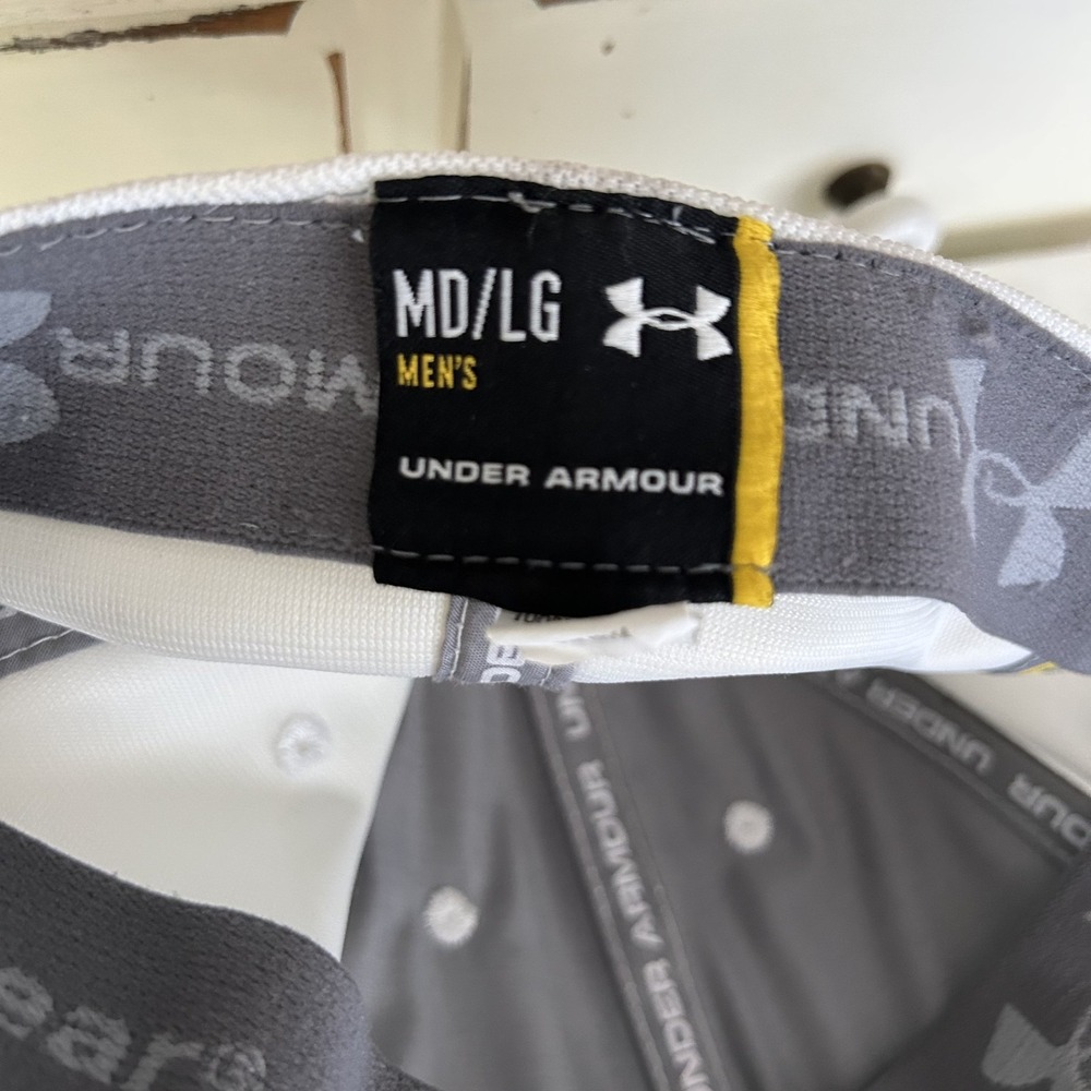 The Ritz Carlton Naples Under Armour Mens Hat Cap White Black Embroidered Med/Lg - Picture 11 of 11
